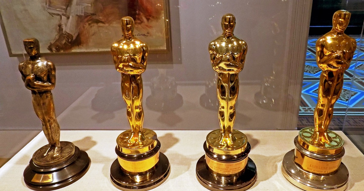 Academy award statuettes